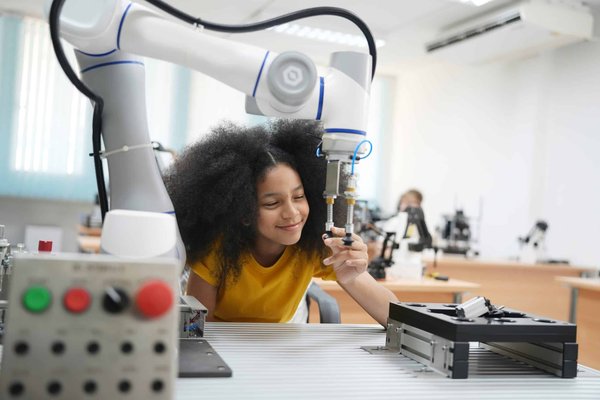 How Is Artificial Intelligence Influencing the Development of Eco-Friendly Cars in the UK?