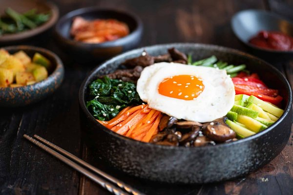 How to Prepare an Authentic Korean Bibimbap with Gochujang and Seasoned Vegetables?